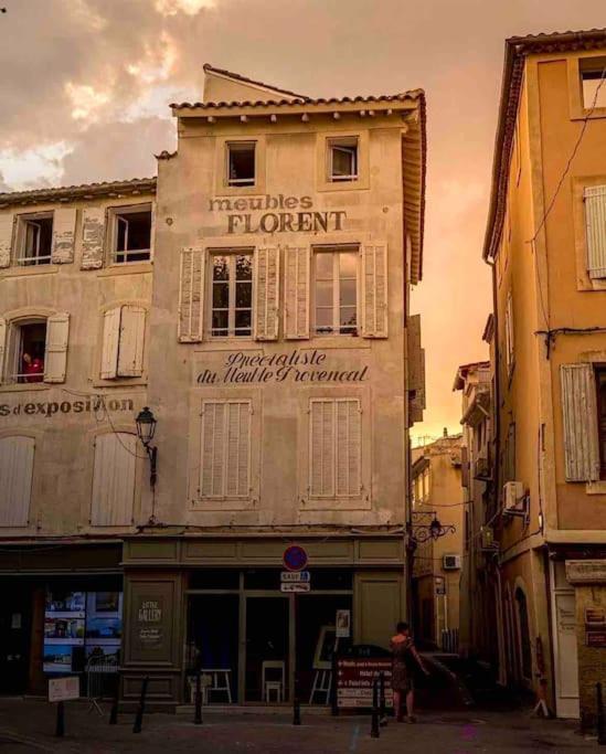 La Loge Familiale: 110M2, Place Rose Goudard, Ac LʼIsle-sur-la-Sorgue Buitenkant foto