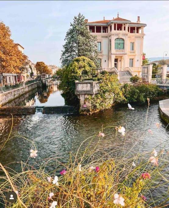 La Loge Familiale: 110M2, Place Rose Goudard, Ac LʼIsle-sur-la-Sorgue Buitenkant foto