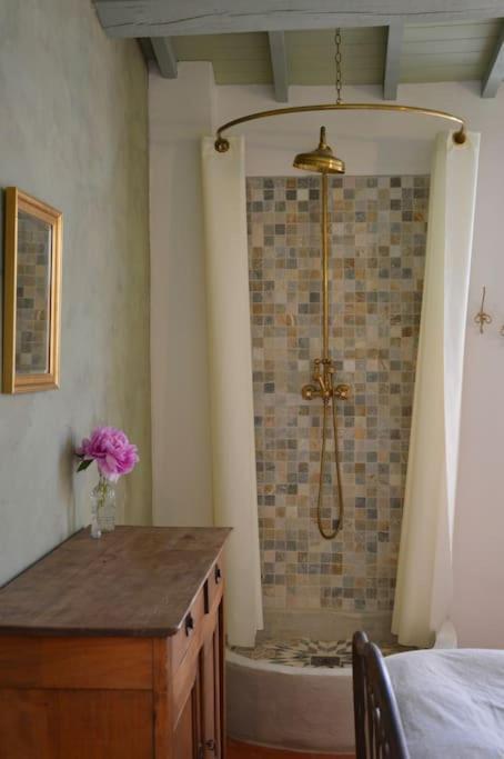 La Loge Familiale: 110M2, Place Rose Goudard, Ac LʼIsle-sur-la-Sorgue Buitenkant foto