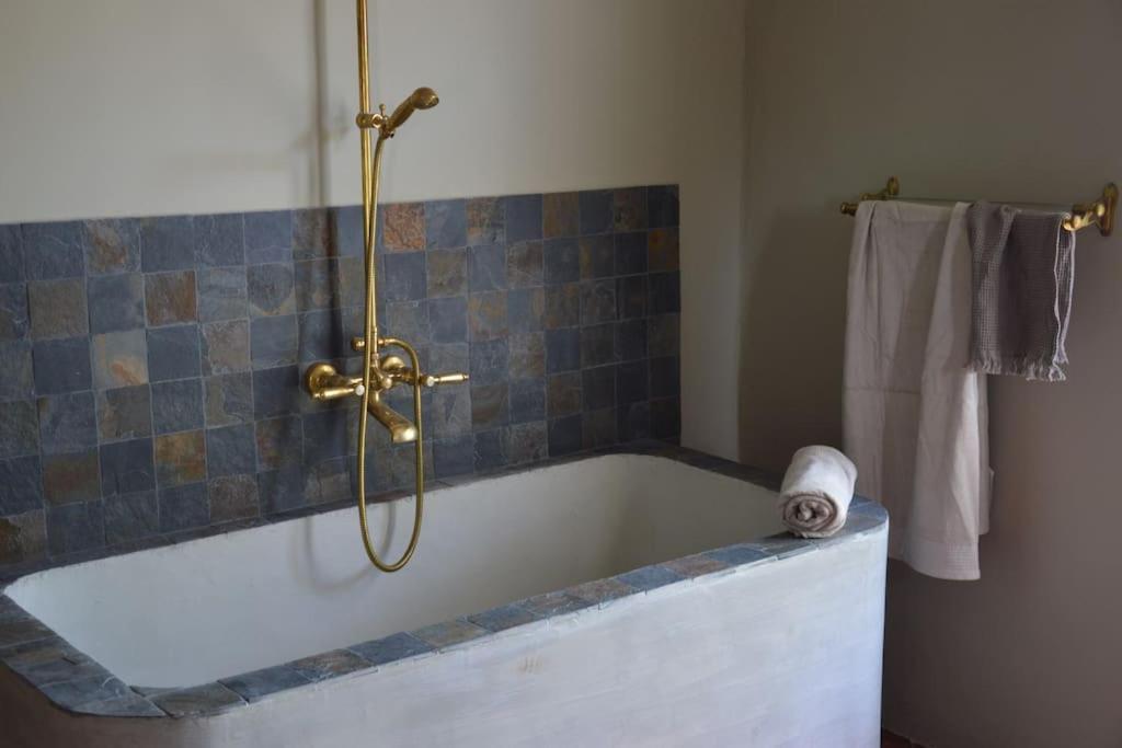 La Loge Familiale: 110M2, Place Rose Goudard, Ac LʼIsle-sur-la-Sorgue Buitenkant foto